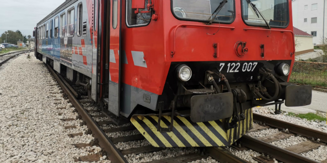 ŽELJEZNIČKA NESREĆA Vlak u Kaštelima izletio s tračnica!